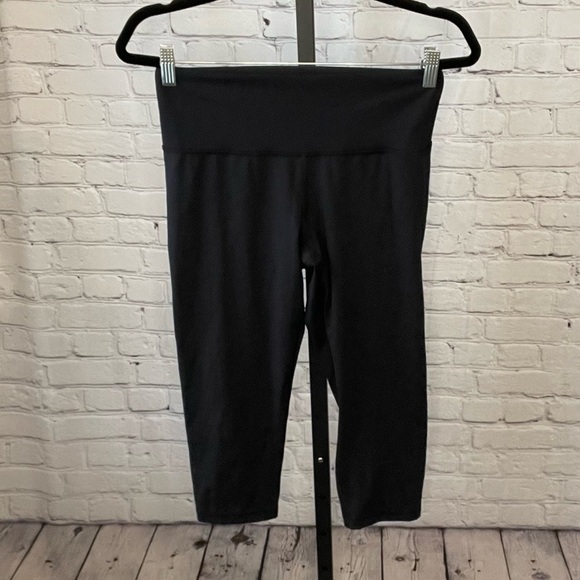 Adidas Black Cropped Leggings Size Medium - Picture 1 of 4